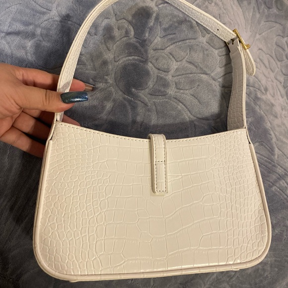 Fashion White ParisLe 5 a 7 Croc Embossed Shoulder Bag with Gold Mono Accents - Picture 3 of 11